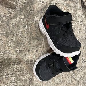 New Nike revolution 2 size 4